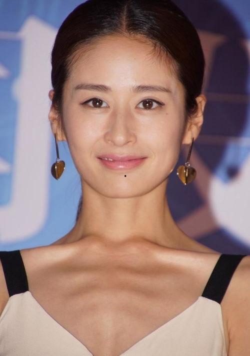 夸张人脸明星,惊世容颜！人脸明星的夸张魅力大揭秘