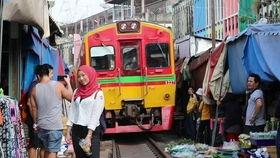 泰国火车市场网红,网红打卡新热点，带你领略东南亚风情